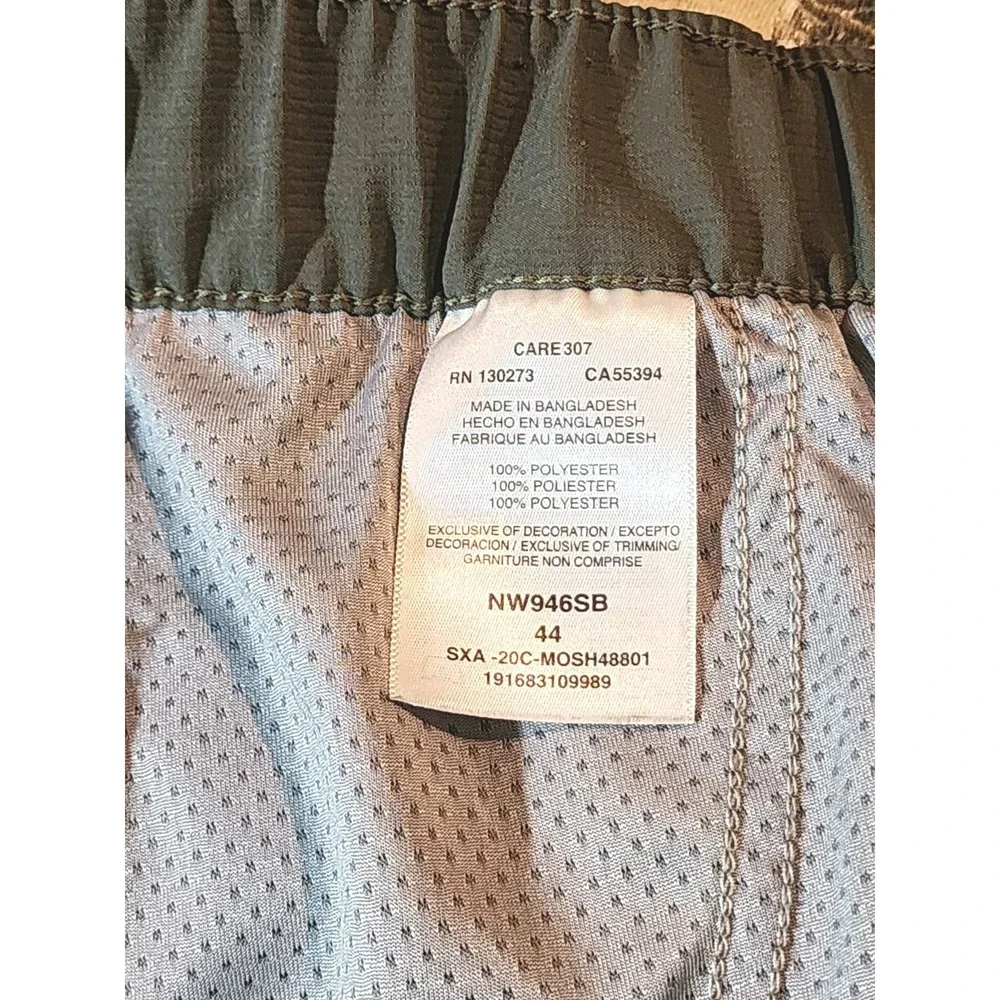 Wrangler Mens Shorts, Green, Size 44, Zip Pockets, Inseam‎ 10 In, Flat Front